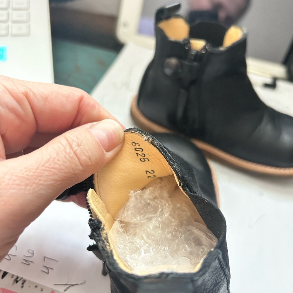 Angulus Black Chelsea Boots size 22 us 6-6.5 - Picture 3 of 6